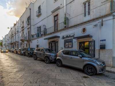 Al civico 58 di via Marconi, il cinema Milleluci ci appare con la sua entrata spartana al piano terra di una palazzina d�epoca